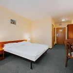 Hotel Sangate Airport