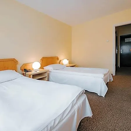 Sangate Airport Szálloda 3*