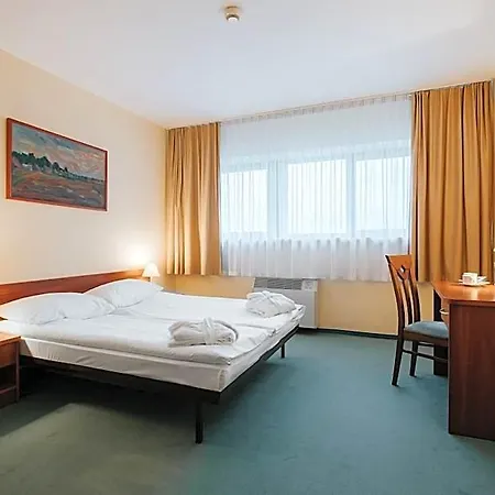 Sangate Airport Varsó