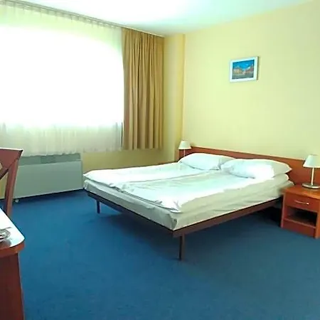 Sangate Airport Szálloda Varsó