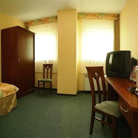 Hotel Sangate Airport 3*