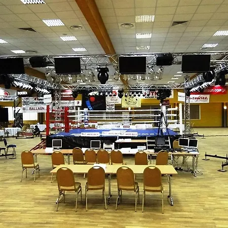 Sangate Airport Отель