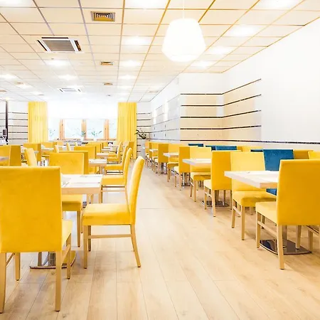 Sangate Airport Varsavia