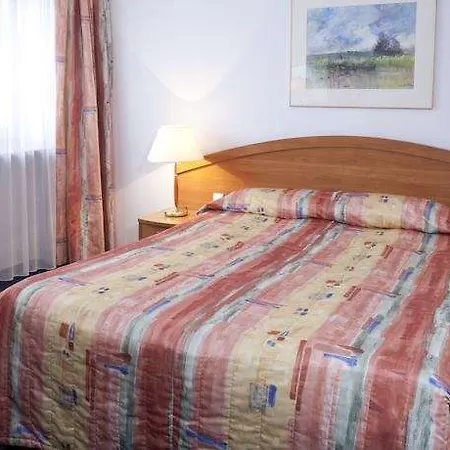 Sangate Airport Hotell 3*