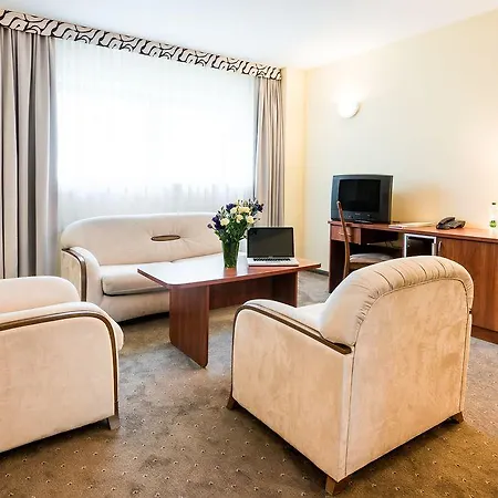 Sangate Airport Varsavia