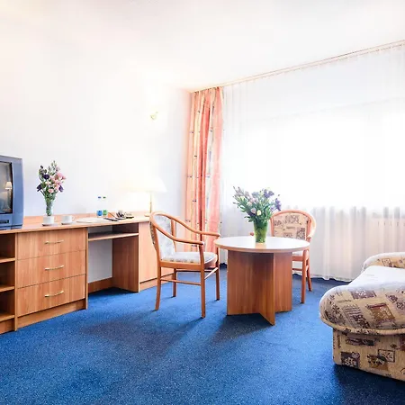 Hotel Sangate Airport